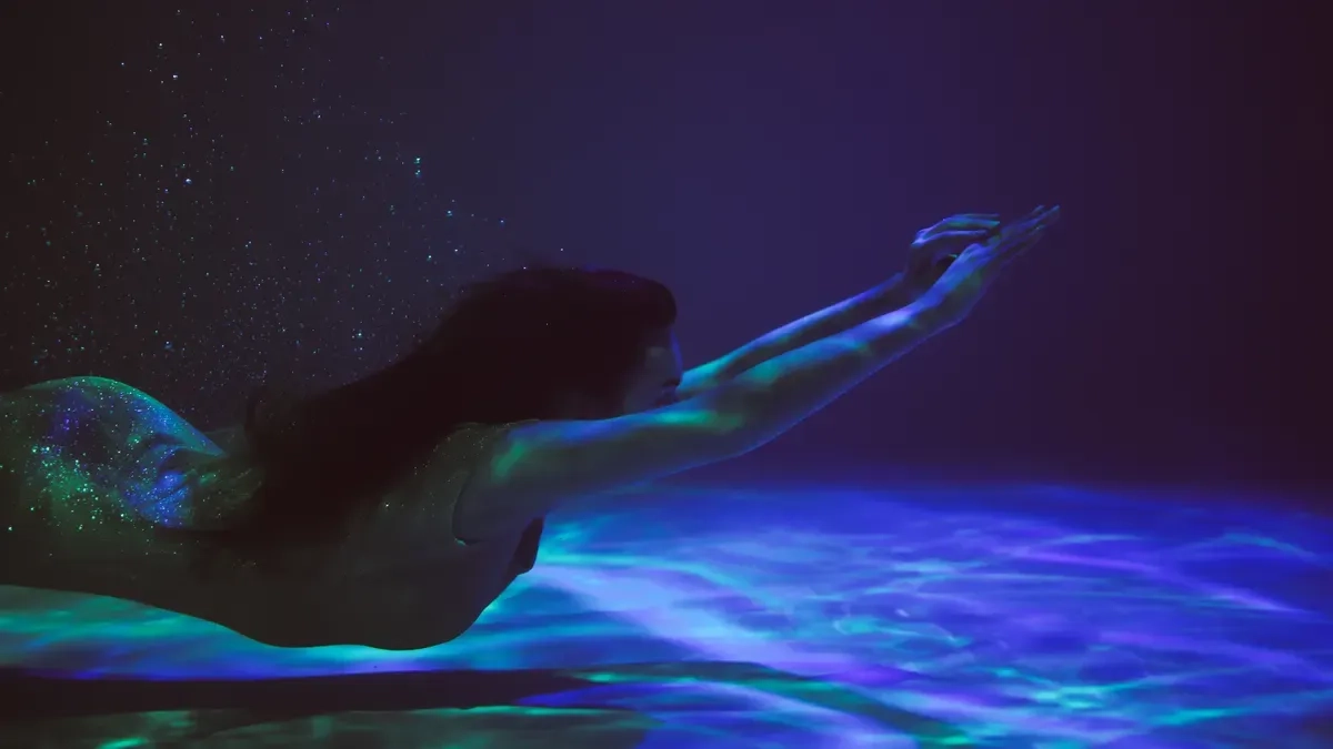 プールや噴水に水中 LED フレックス照明を設置する方法