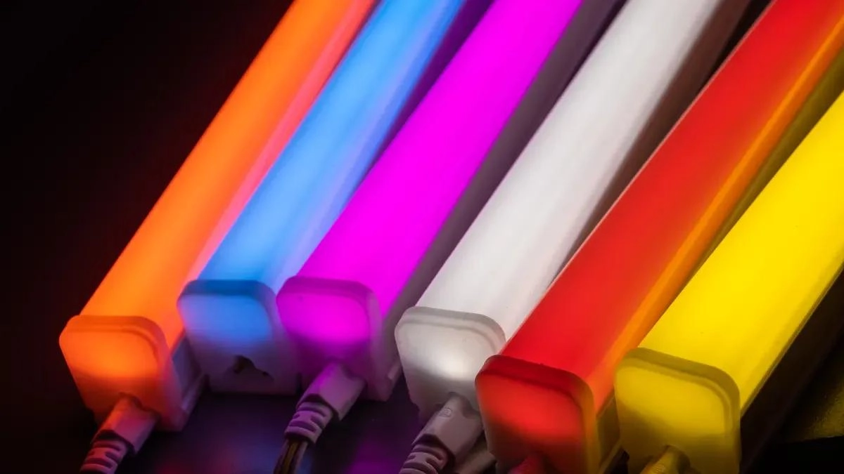 これらのソリューションで超長 LED フレックス ライトの動作時の電圧降下を阻止します