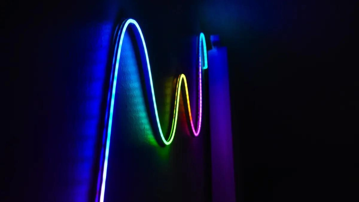 50 メートルの連続動作 LED フレックスが均一な明るさをどのように確保するのか