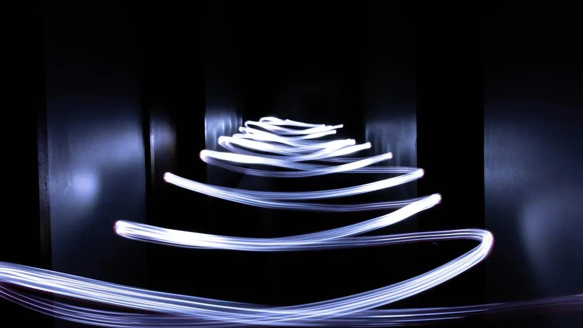 らせん柱、アーチ、不規則構造の建築用 LED フレックスを指定する方法